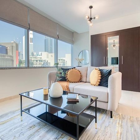 Unbeatable Rate Stylish 1Br With Balcony Near Metro By Deluxe Holiday Homes Дубай Экстерьер фото