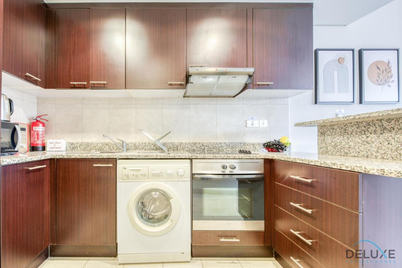 Unbeatable Rate Stylish 1Br With Balcony Near Metro By Deluxe Holiday Homes Дубай Экстерьер фото