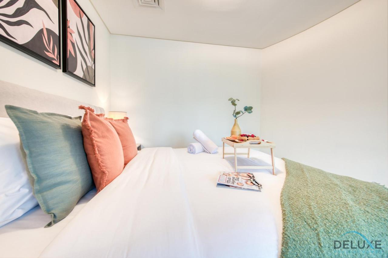 Unbeatable Rate Stylish 1Br With Balcony Near Metro By Deluxe Holiday Homes Дубай Экстерьер фото